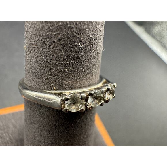 Vtg Avon Signed Sterling Silver 925 Triple Clear Round Cut Stone Ring Sz 6.75 - Picture 2 of 9